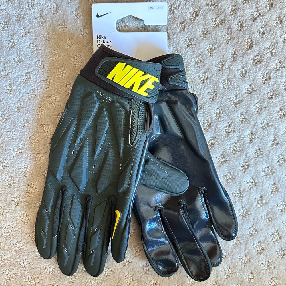 BNWT Nike Oregon Ducks Team Issued D-Tack 7.0 Football Gloves, Size: XXL